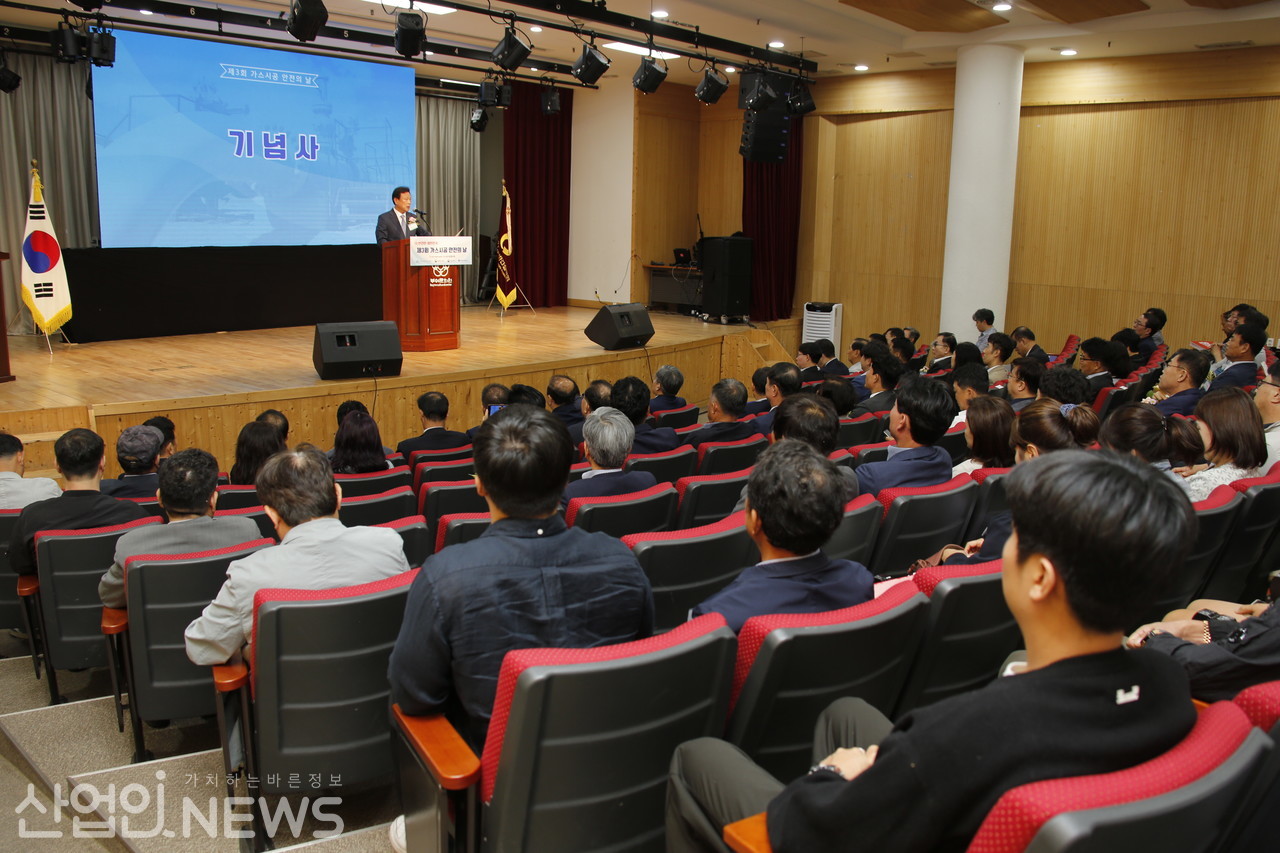 김영태 대한기계설비건설협회 가스공사협의회 회장이 제3회 가스시공 안전의 날 행사에서 기념사를 전하고 있다. [황무선 기자]