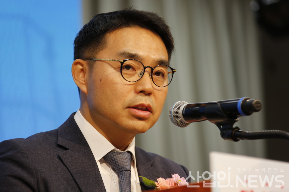 전인재 국토부 건설산업과장이 축사 모습. [황무선 기자]